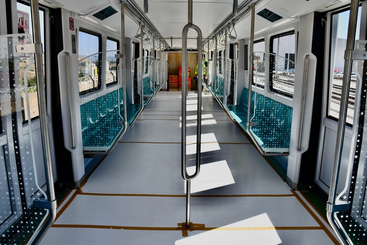 İLK YERLİ VE MİLLİ SÜRÜCÜSÜZ METRO ARACI RAYLARA İNDİ
