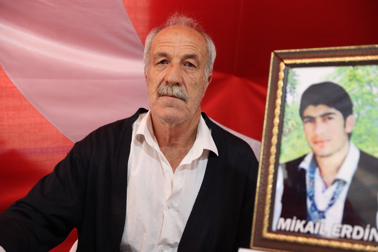 ANNELERİN EVLAT NÖBETİ SÜRÜYOR