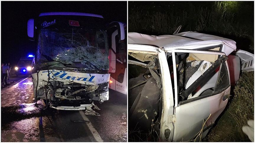 YOLCU OTOBÜSÜ İLE OTOMOBİL ÇARPIŞTI