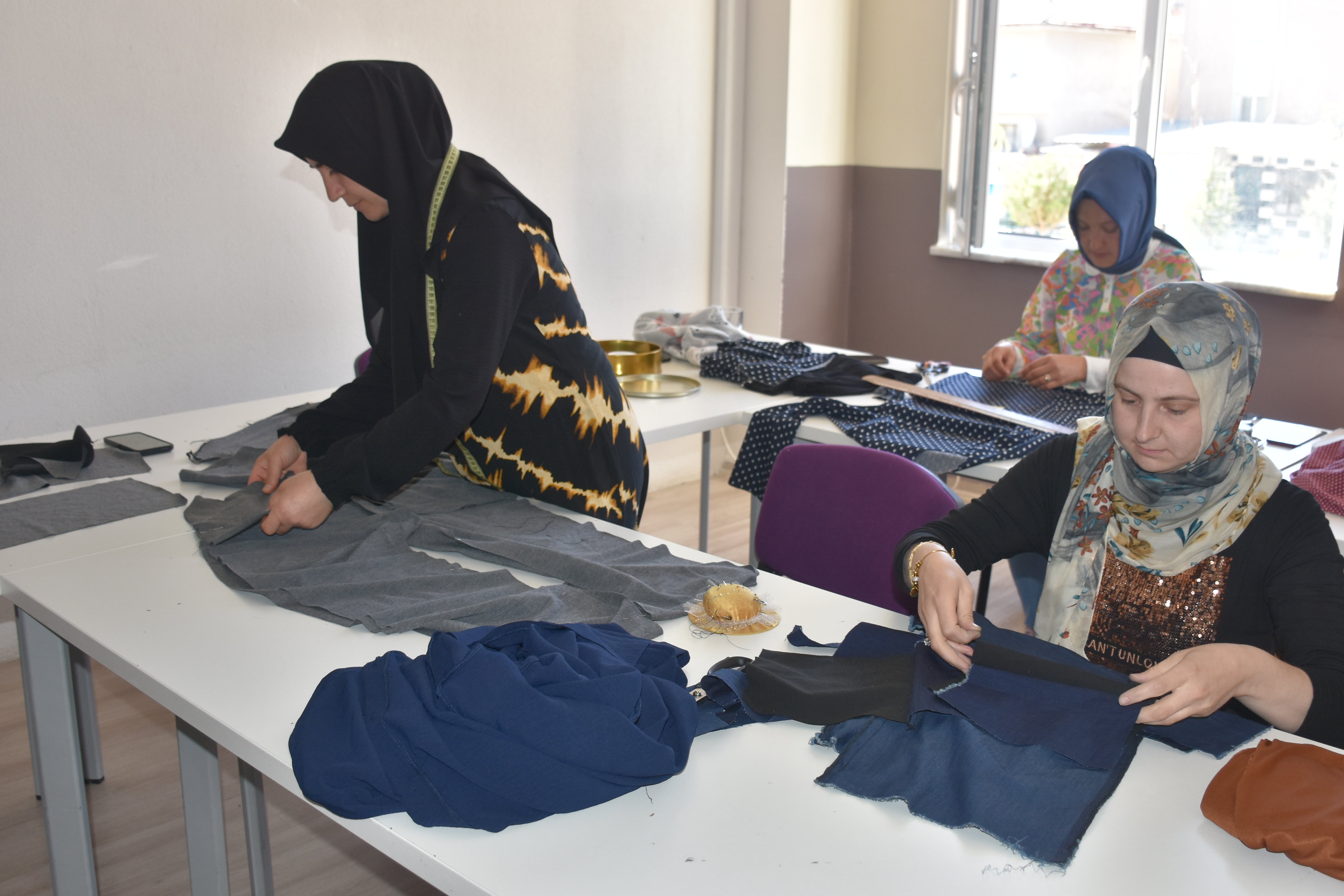 DİKİŞ NAKIŞ KURSLARI AFYONKARAHİSARLI KADINLARA GELİR KAPISI OLDU