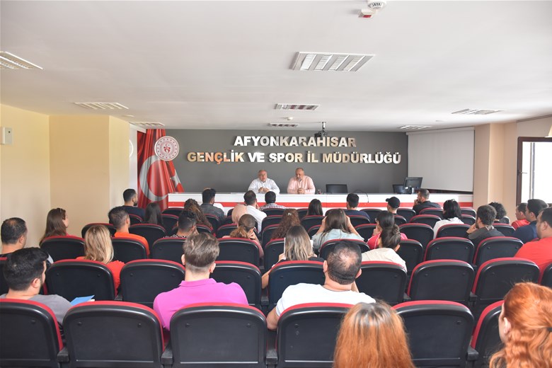 ANTRENÖRLER BİLGİLENDİRİLDİ
