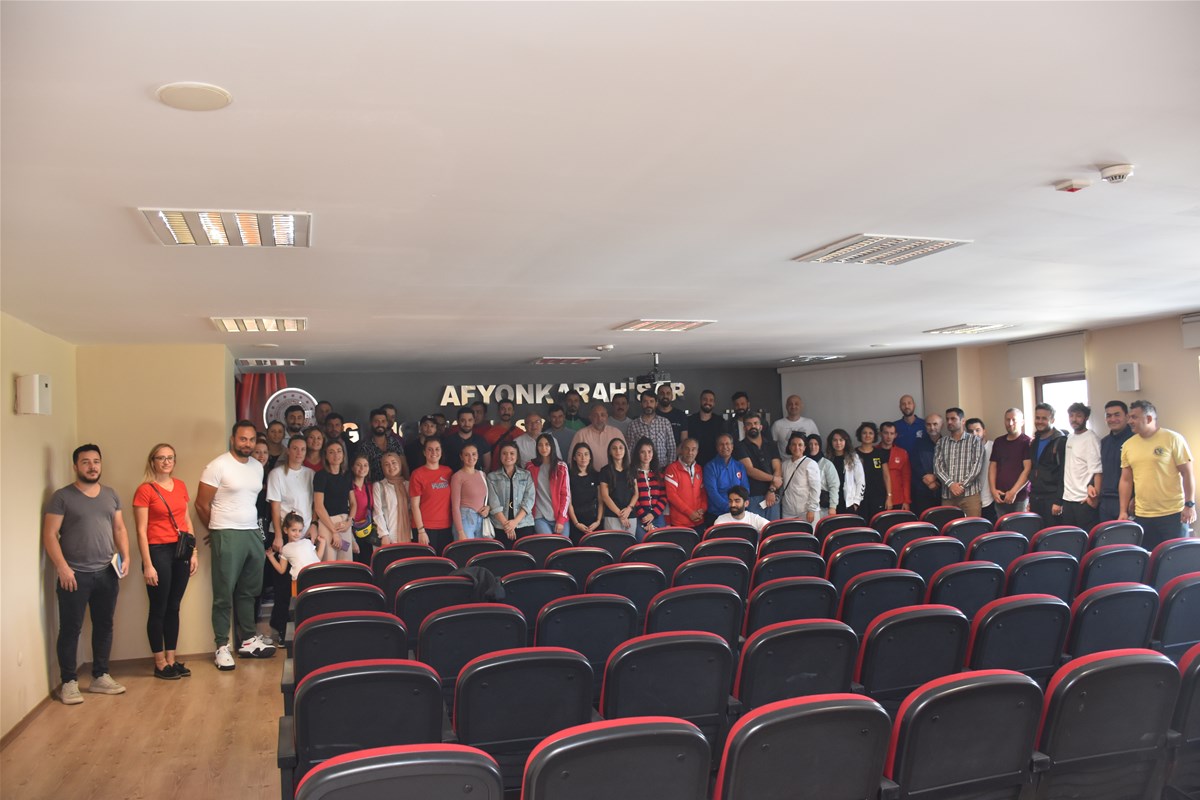 ANTRENÖRLER BİLGİLENDİRİLDİ