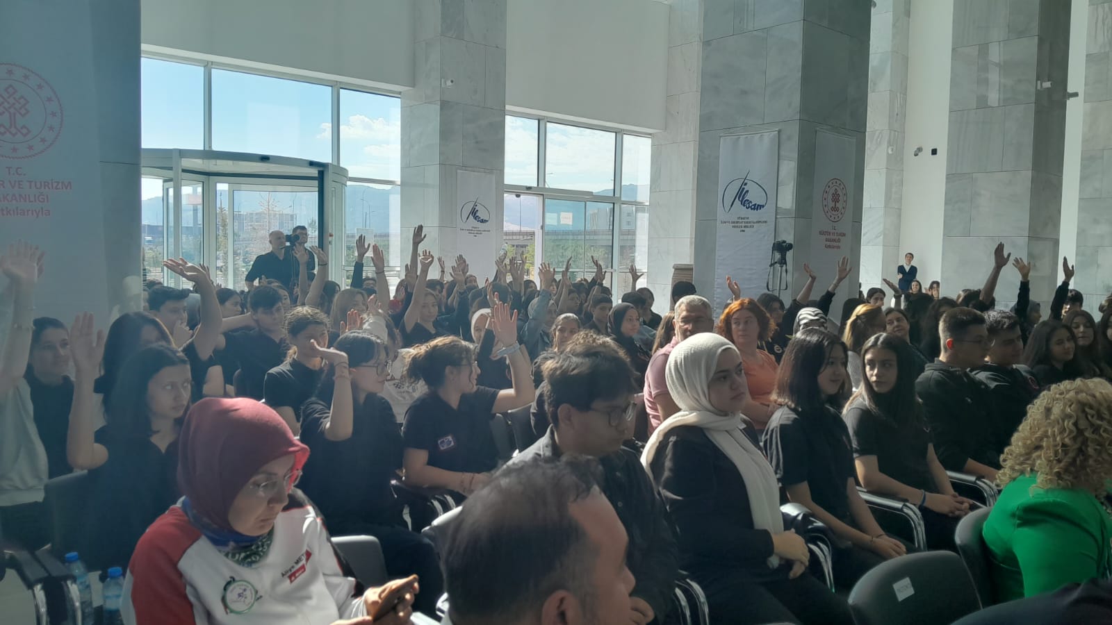 AFYONKARAHİSAR KÜLTÜR VE SANAT ETKİNLERİNİN MERKEZİ KONUMUNDA
