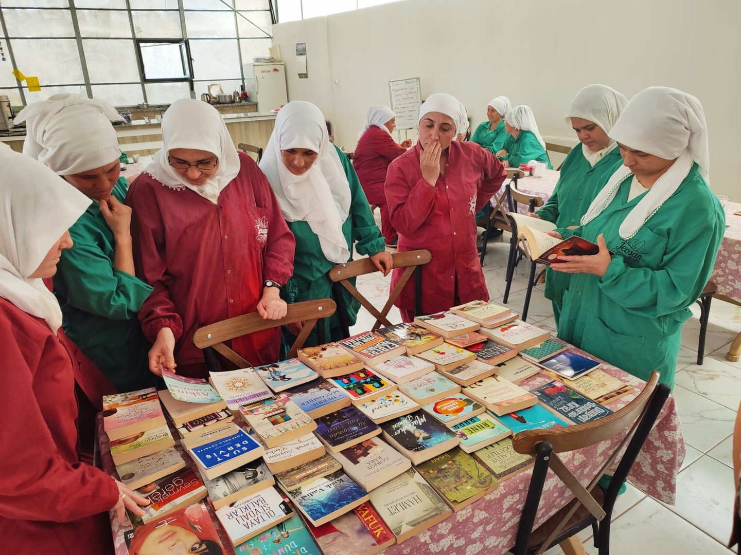 SERADA ÇALIŞAN KADINLAR İÇİN ‘KİTAP OKUMA’ SAATİ BAŞLATILDI