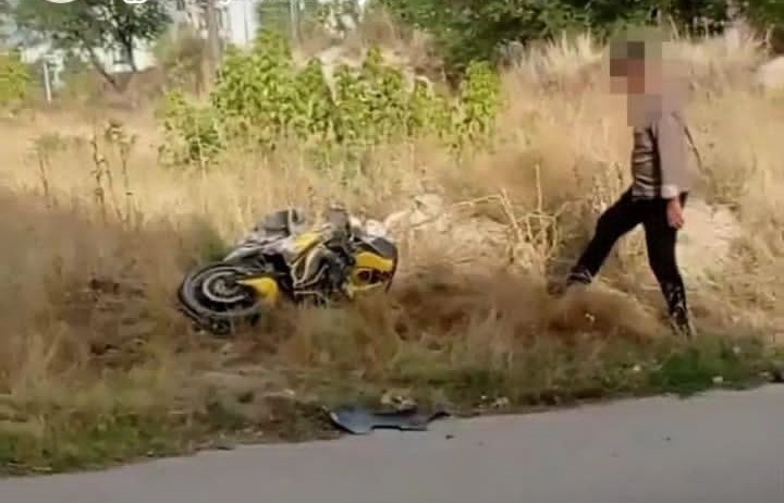 OKUL YOLUNDA OTOMOBİL VE MOTOSİKLET ÇARPIŞTI