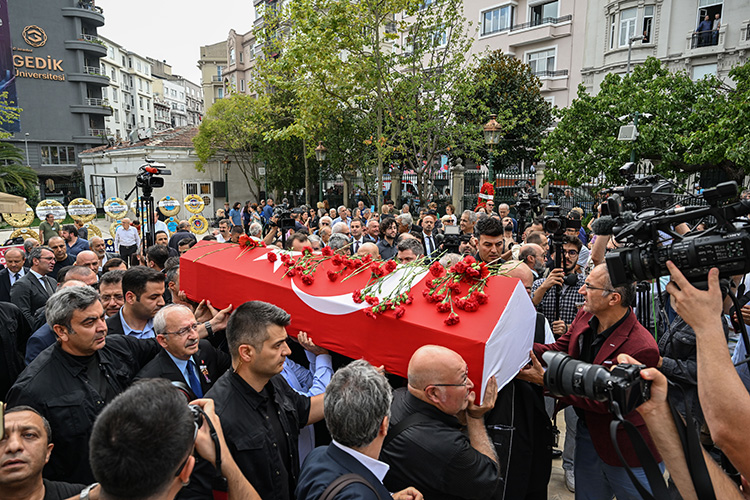 ASIRLIK GAZETECİ SON YOLCULUĞUNA UĞURLANDI