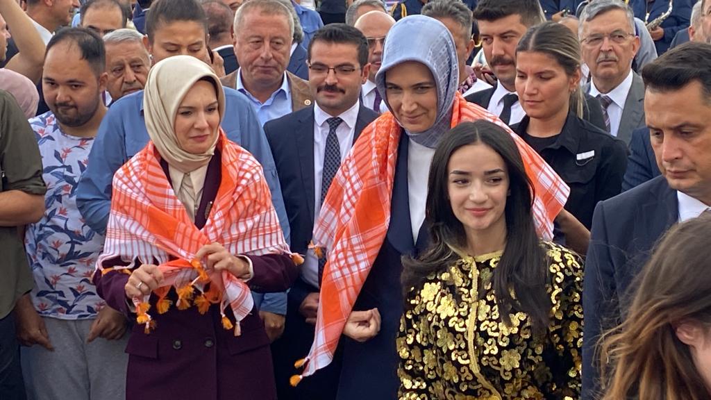 FESTİVAL ATEŞİNİ BAKAN YAKTI