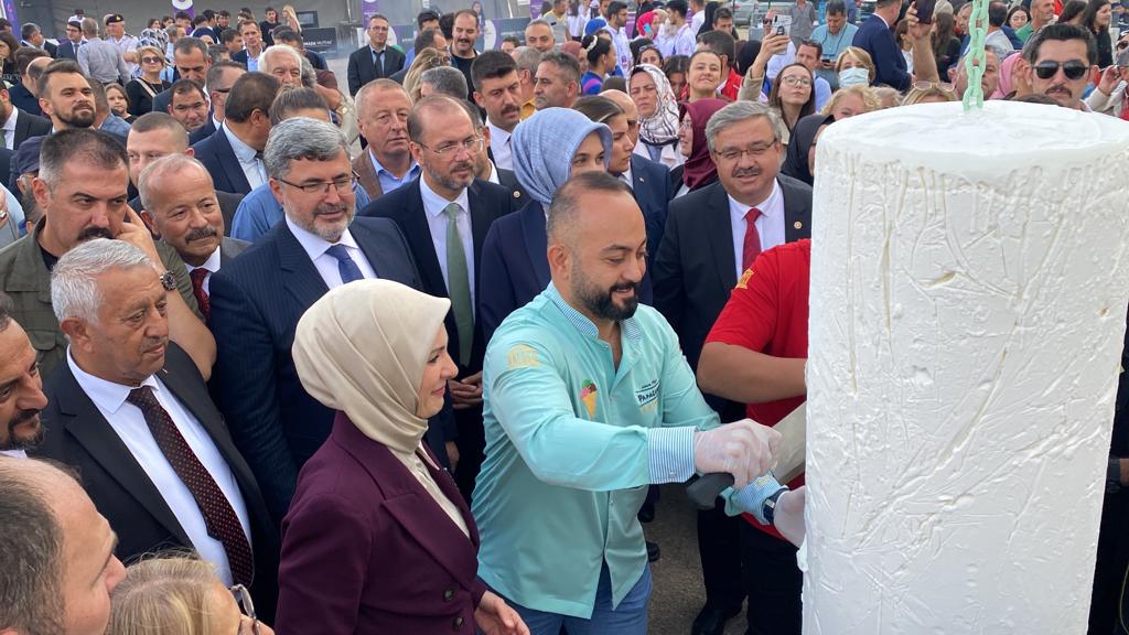 FESTİVAL ATEŞİNİ BAKAN YAKTI
