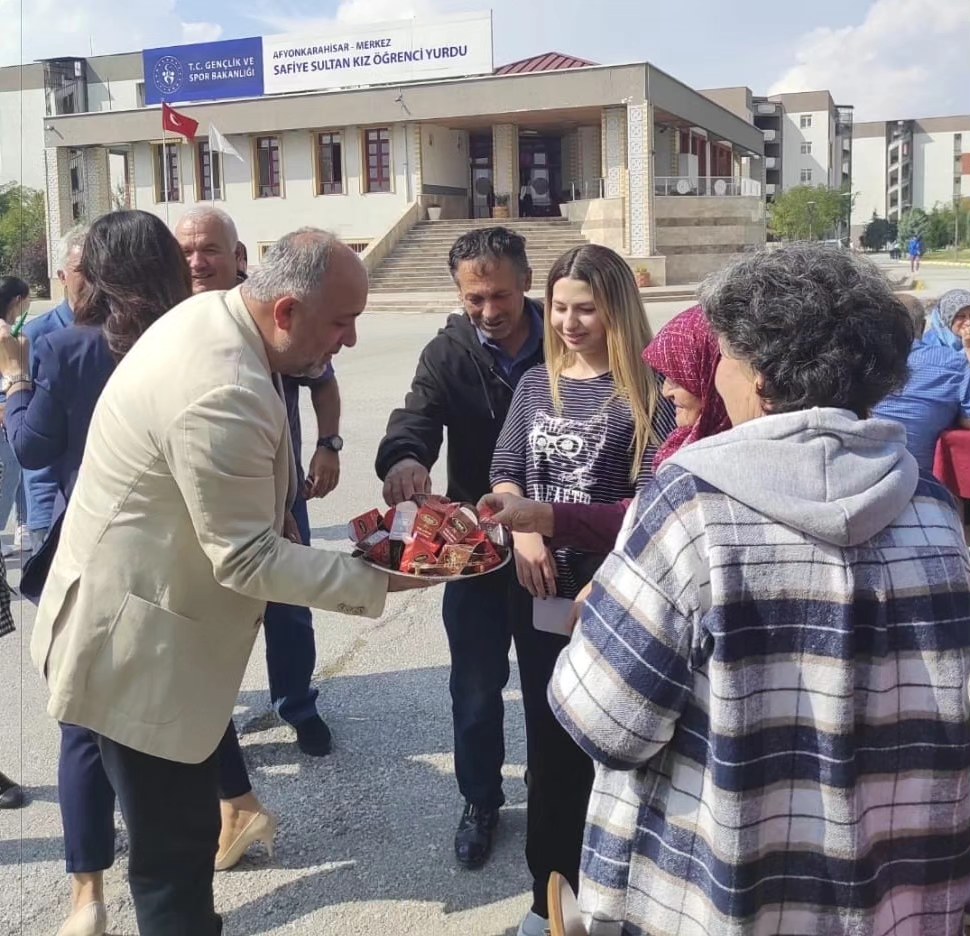 KASAPOĞLU AFYONKARAHİSAR'A GELEN ÖĞRENCİLERİ AFYON LEZZETLERİYLE KARŞILADI