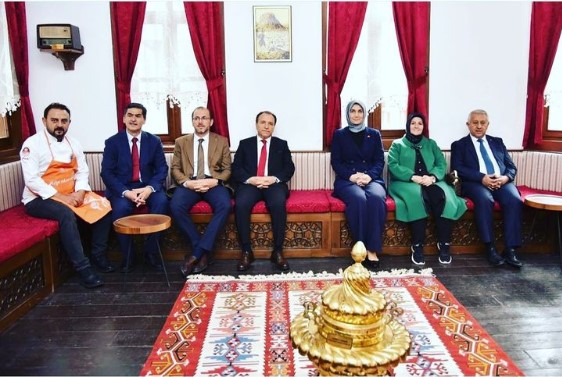 ÜNLÜ ŞEF GASTRO FESTTE AFYON LEZZETLERİNİ ELLERİYLE YAPTI
