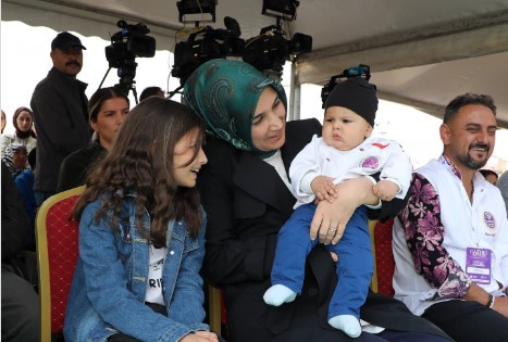 ÜNLÜ ŞEF GASTRO FESTTE AFYON LEZZETLERİNİ ELLERİYLE YAPTI