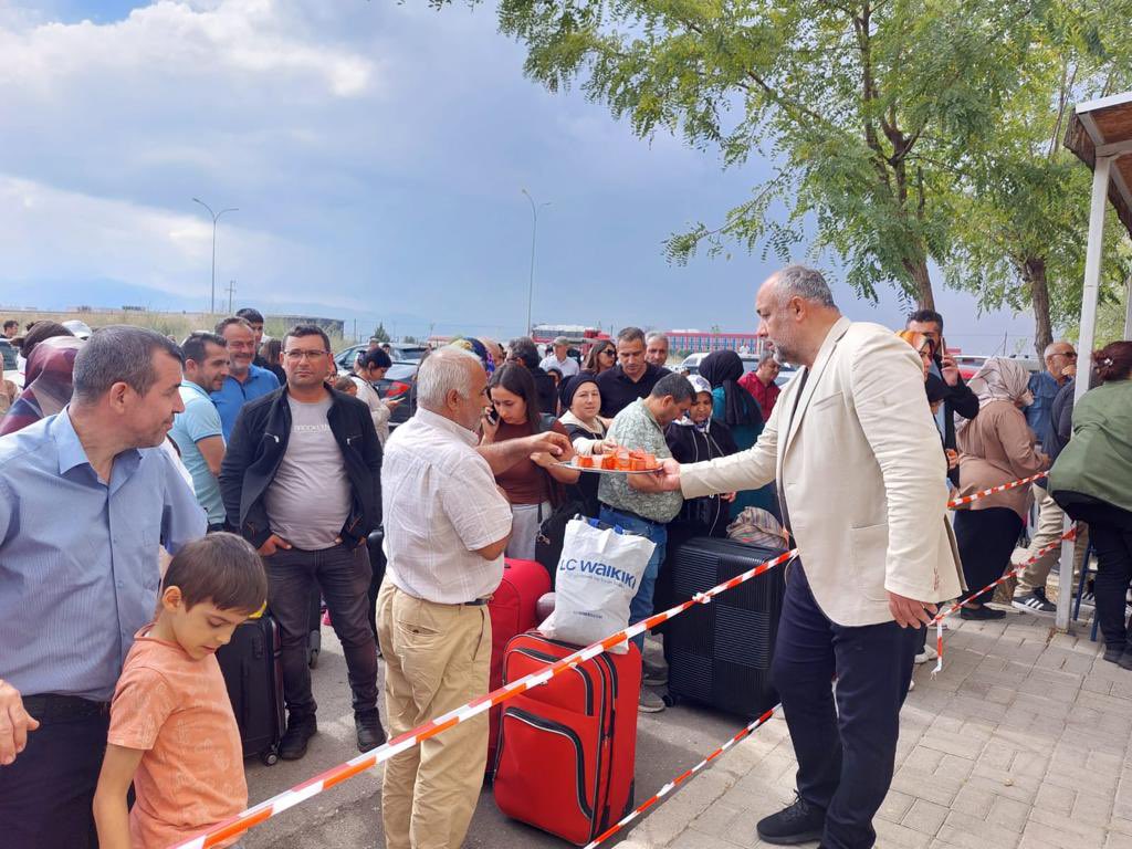 GENÇLİK SPOR İL MÜDÜRÜ KASAPOĞLU ÜNİVERSİTEYE YENİ YERLEŞEN AİLELERLE