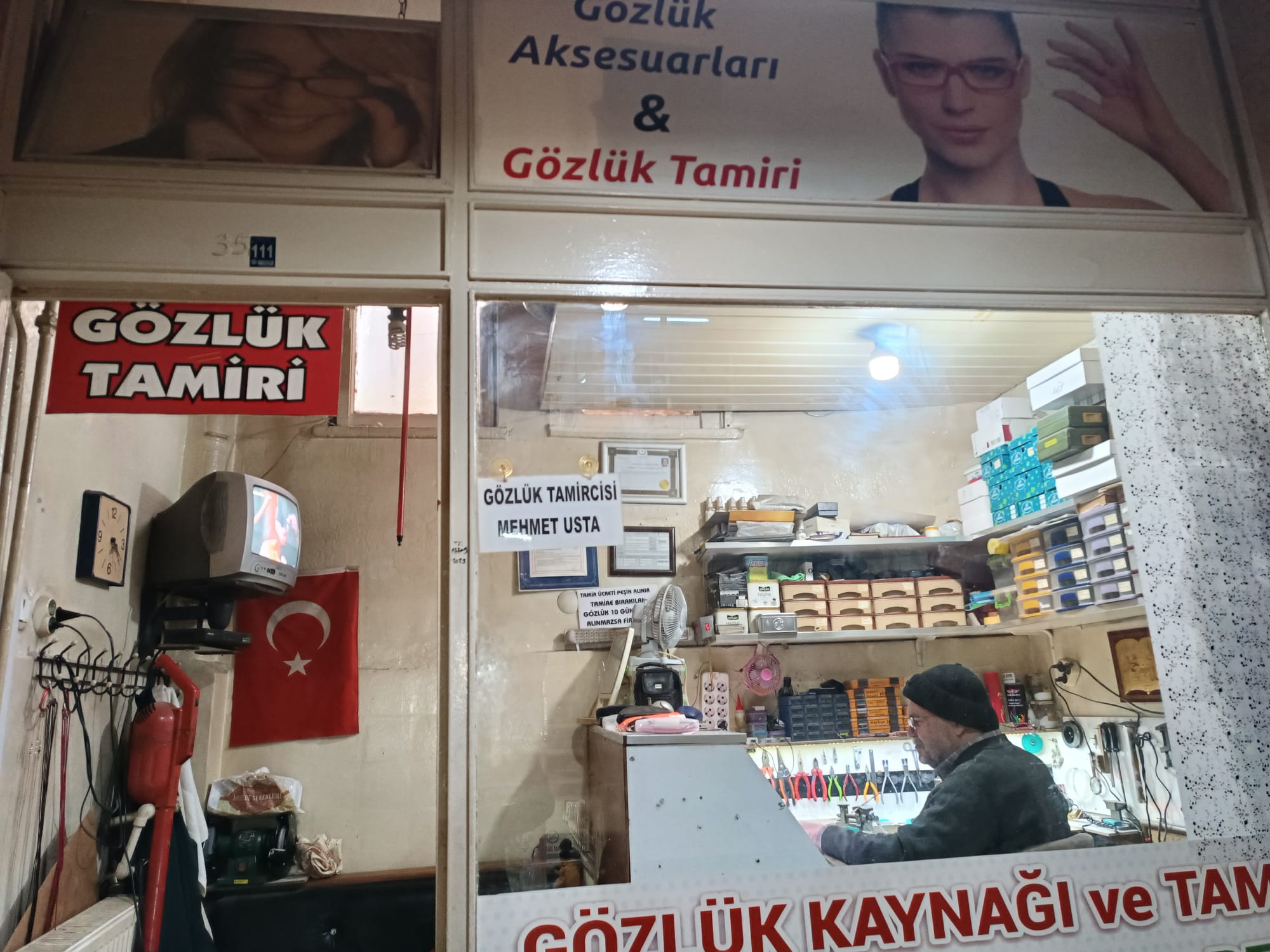 EMEKTAR USTA İŞİNİ SEVEREK YAPIYOR
