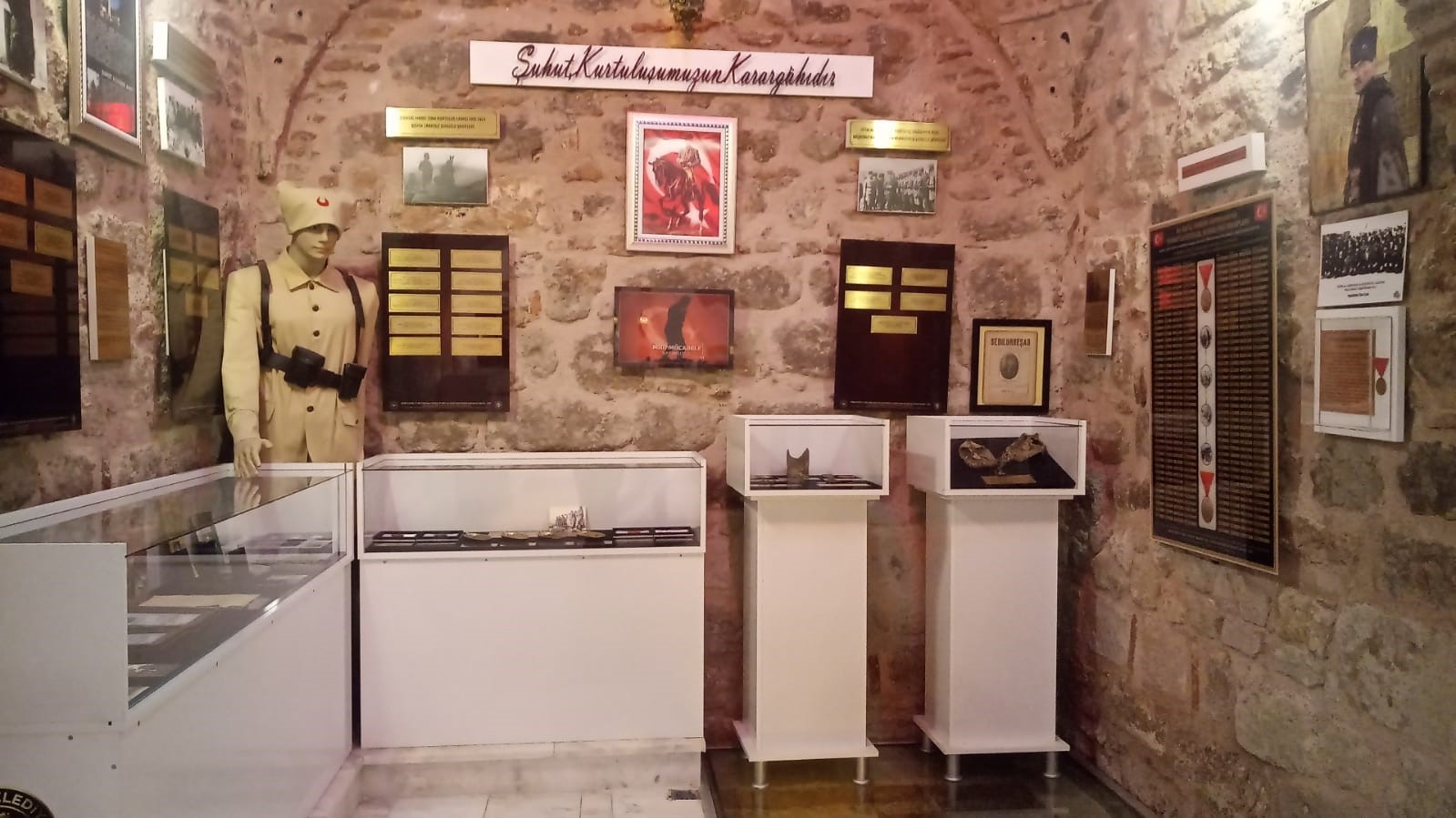 MİNİK ÖĞRENCİLER TARİH KOKAN MEKANLARI GEZDİ