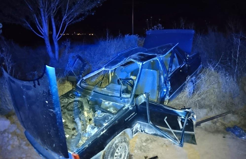 OTOMOBİL ŞARAMPOLE DEVRİLDİ: