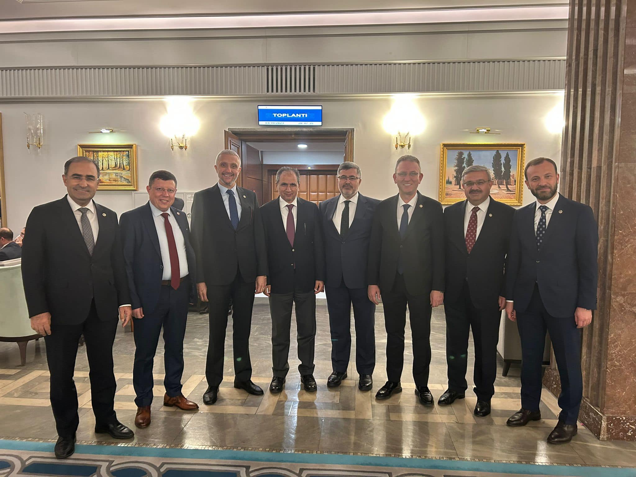 AK PARTİ AFYONKARAHİSAR MİLLETVEKİLLERİ   VERİLEN MOLADA BULUŞTU