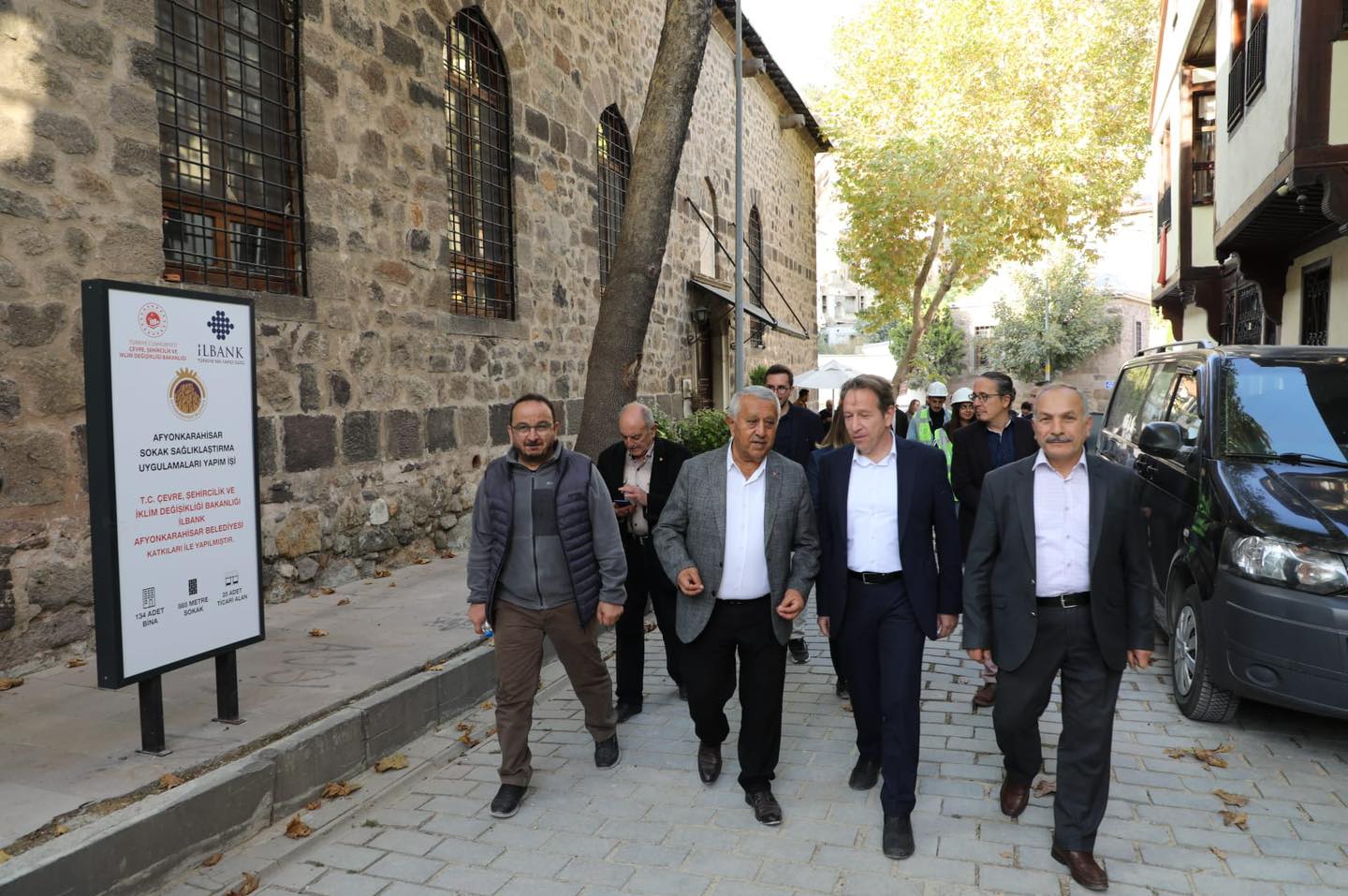 MİMARLAR GÜNÜNDE BAŞKAN ZEYBEKLE AFYON’UN SİMGE YAPILARINI GEZDİLER