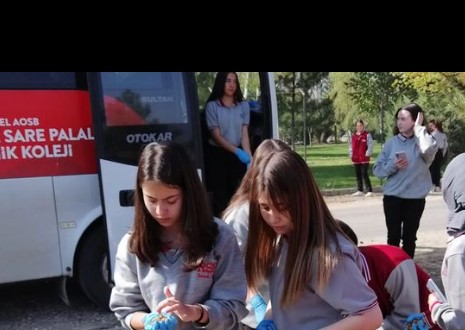 AFYONLU ÖĞRENCİLER TOPLUMSAL BİR KONUYA DİKKAT ÇEKTİ
