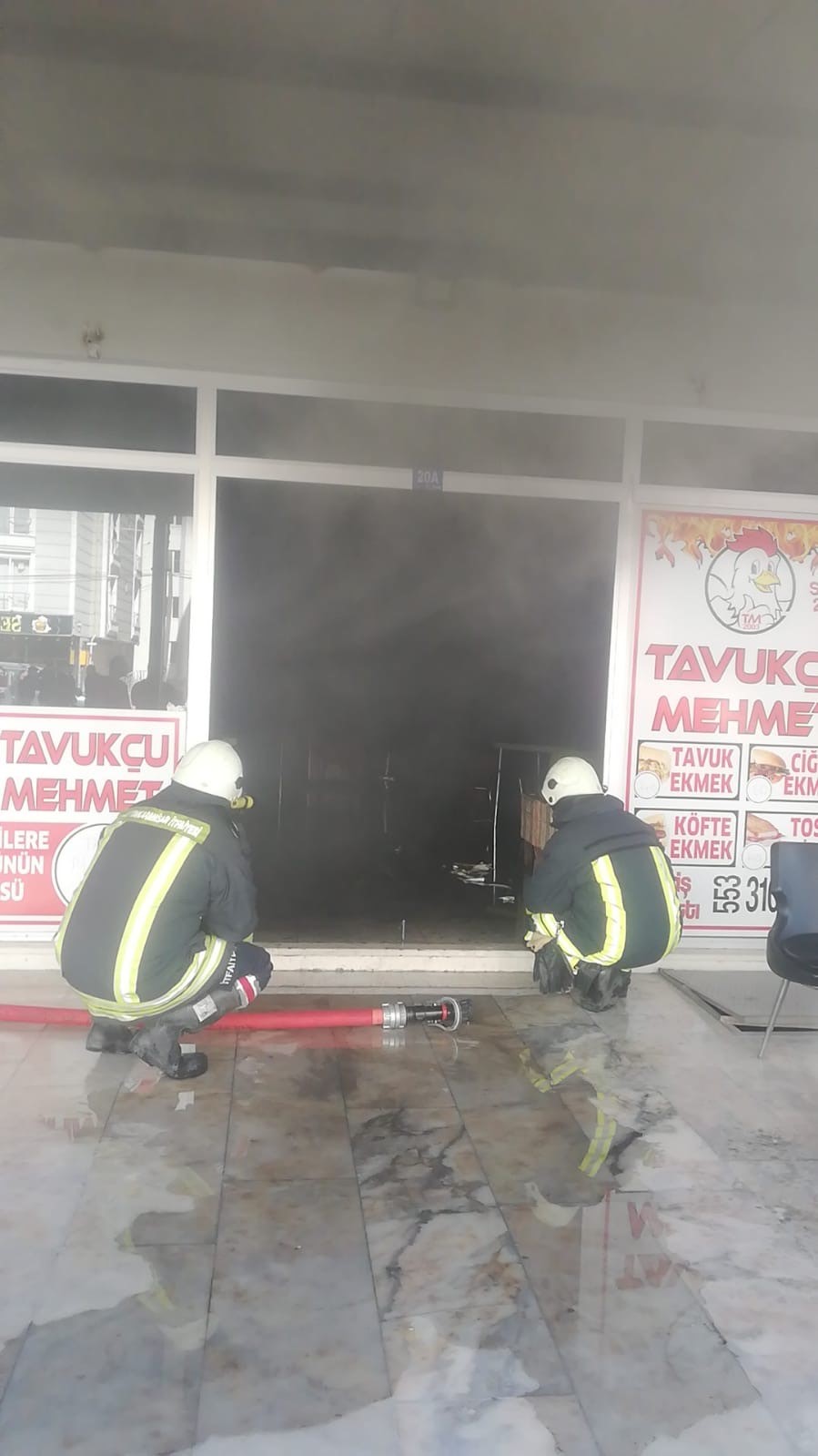 AFYON’DA BİR İŞ YERİNDE YANGIN ÇIKTI