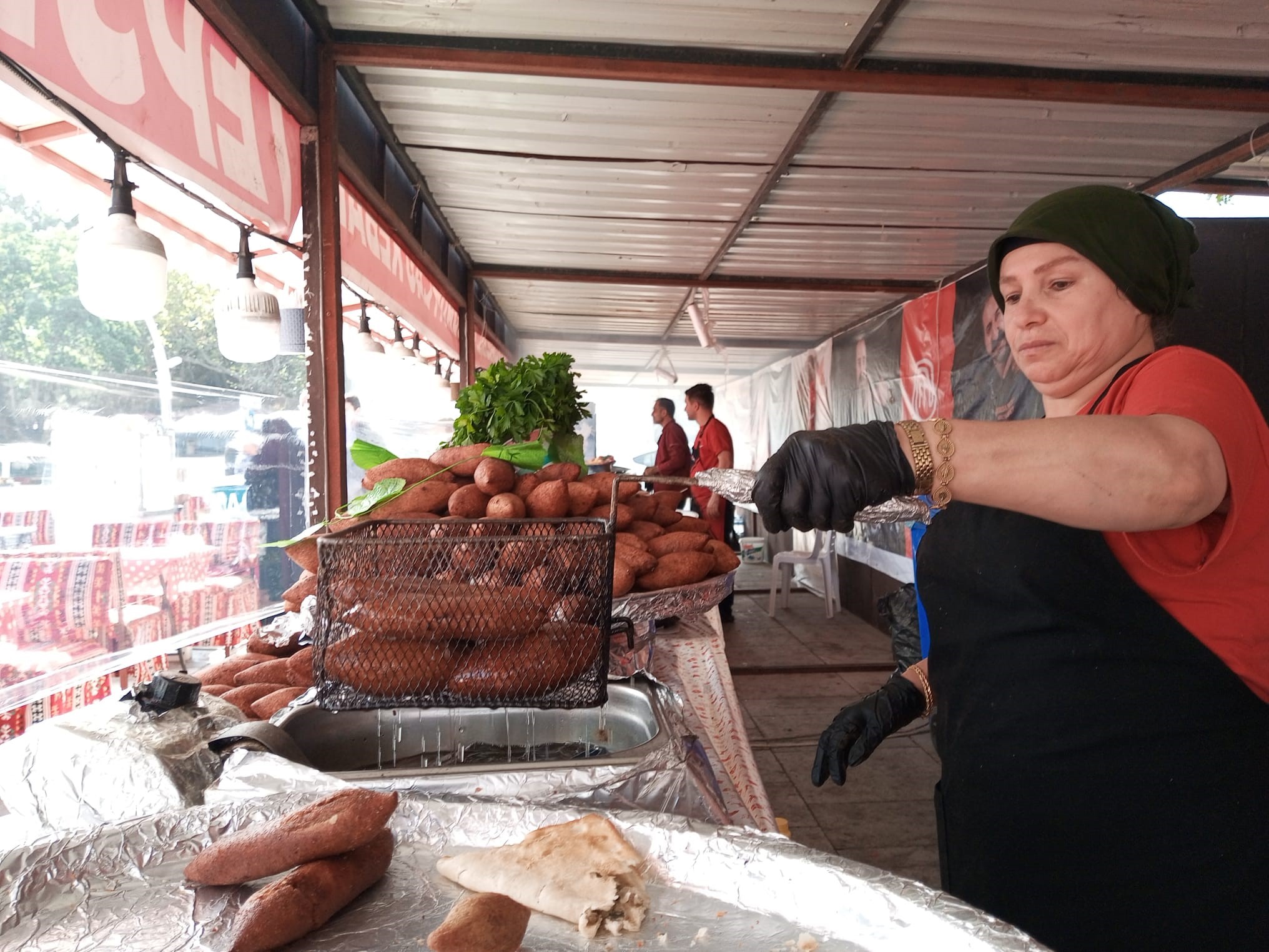 GAZİANTEP VE HATAY’IN YÖRESEL LEZZETLERİ AFYON’DA GÖRÜCÜYE ÇIKTI
