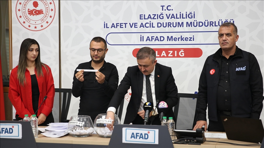 254 DEPREM KONUTU VE 43 İŞ YERİ İÇİN KURA ÇEKİLDİ