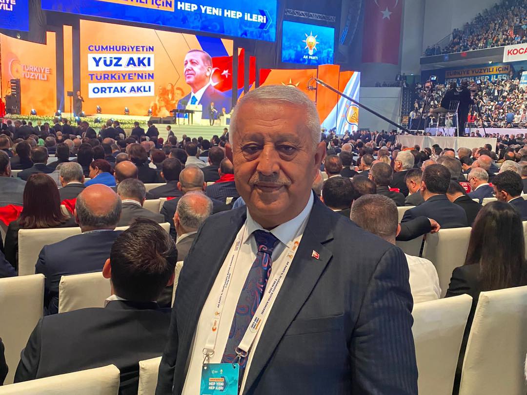 BAŞKAN ZEYBEK KONGREDEKİ YERİNİ ALDI