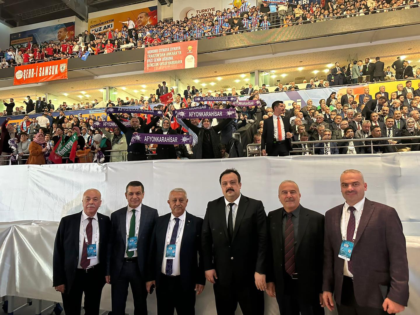 BAŞKAN ZEYBEK KONGREDEKİ YERİNİ ALDI