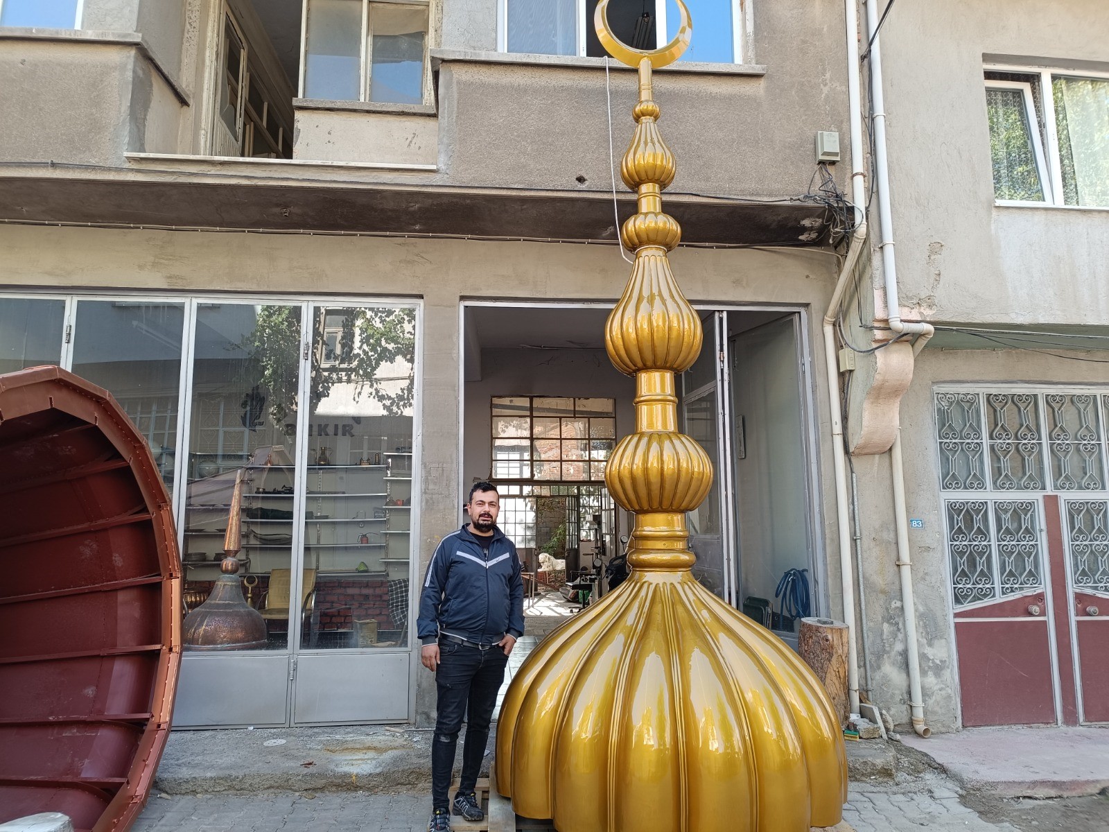 350 KİLOGRAM AĞIRLIĞA SAHİP DEV ALEM GÖRENLERİ HAYRAN BIRAKTI