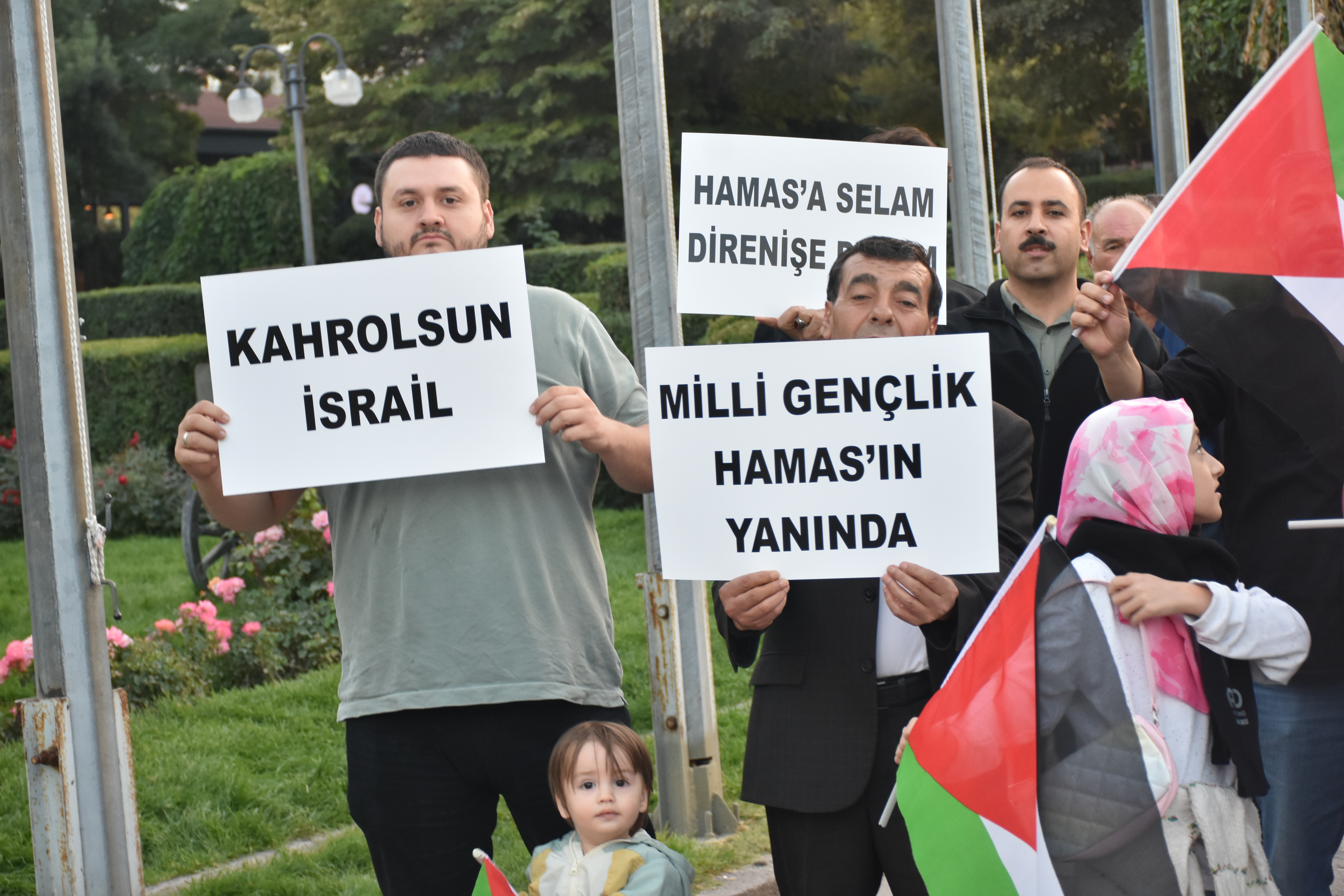 AFYON'DA FİLİSTİNLİLERE DESTEK GÖSTERİSİ YAPILDI
