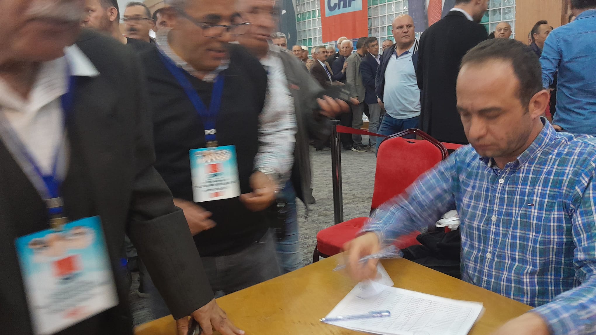 CUMHURİYET HALK PARTİSİNDE OY VERME İŞLEMİ BAŞLADI