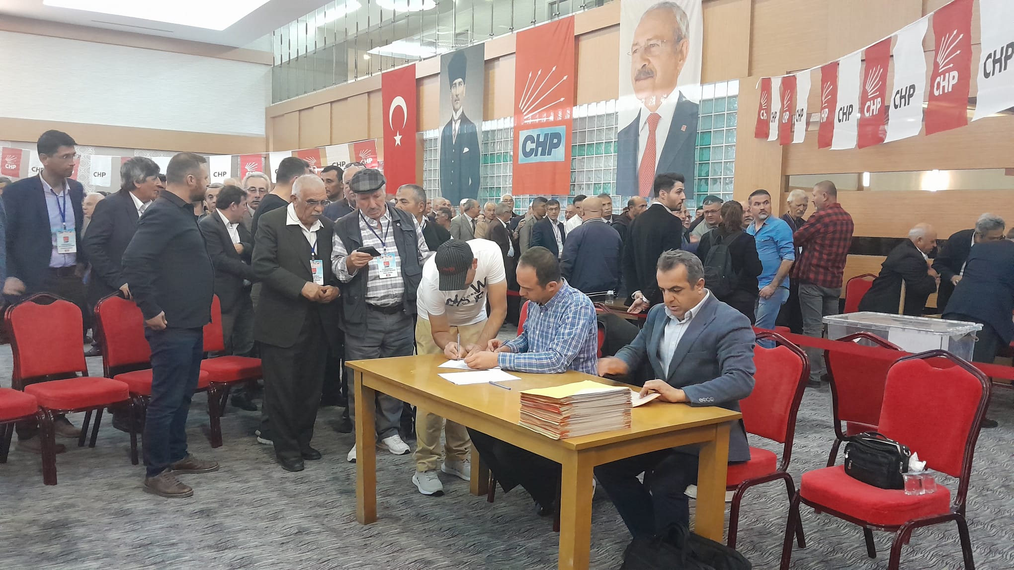 CUMHURİYET HALK PARTİSİNDE OY VERME İŞLEMİ BAŞLADI