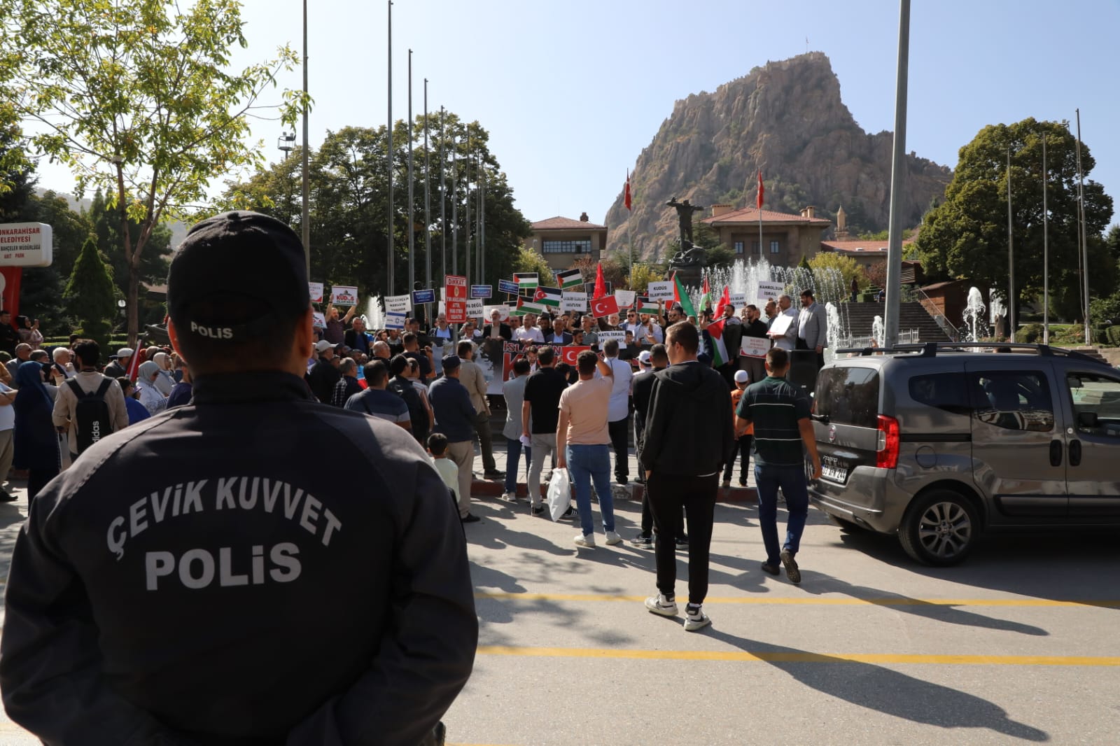 FİLİSTİNLİLER İÇİN YÜRÜDÜLER