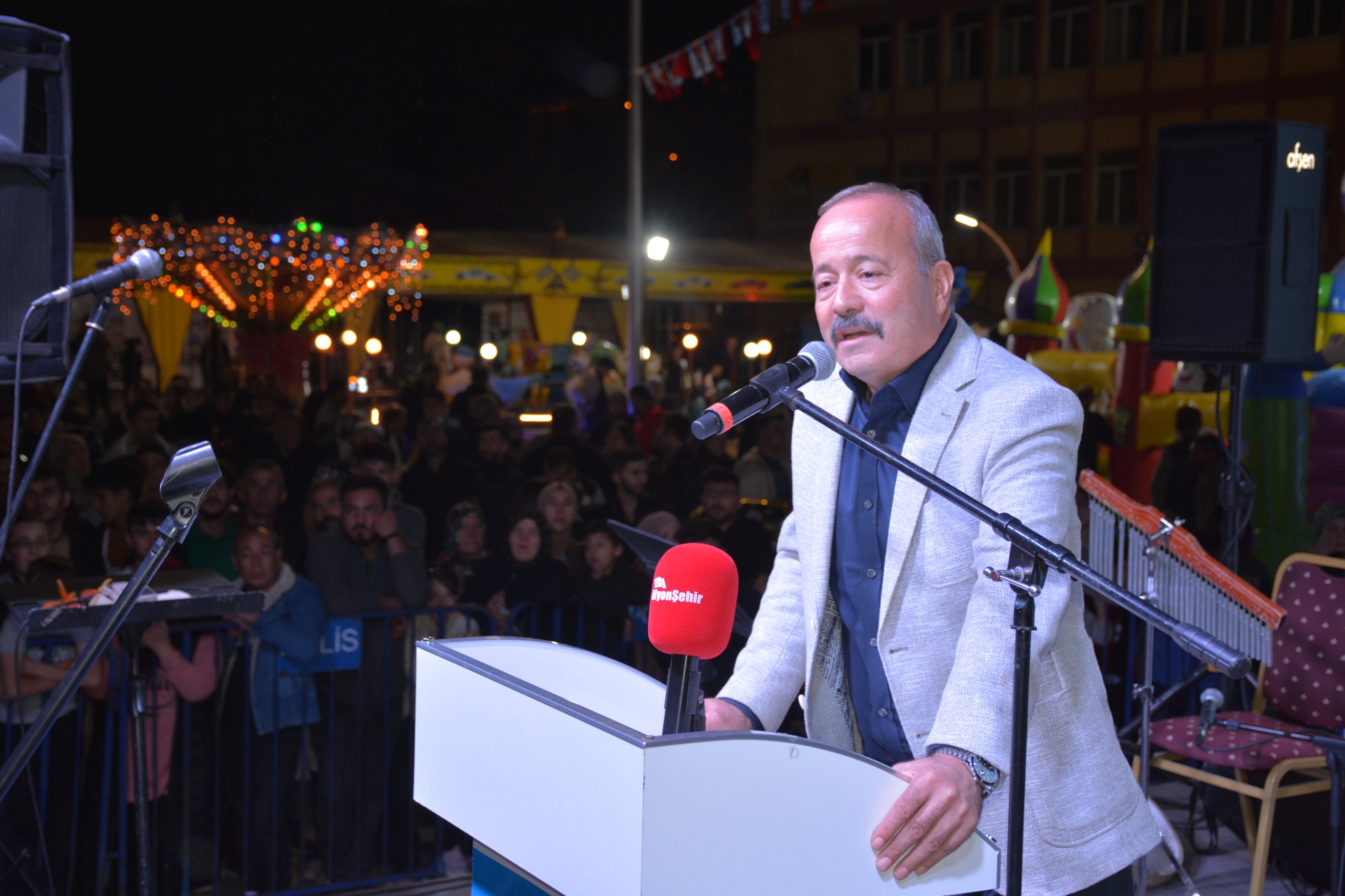 ALİ KINIK SEVENLERİNE UNUTULMAZ BİR GECE YAŞATTI
