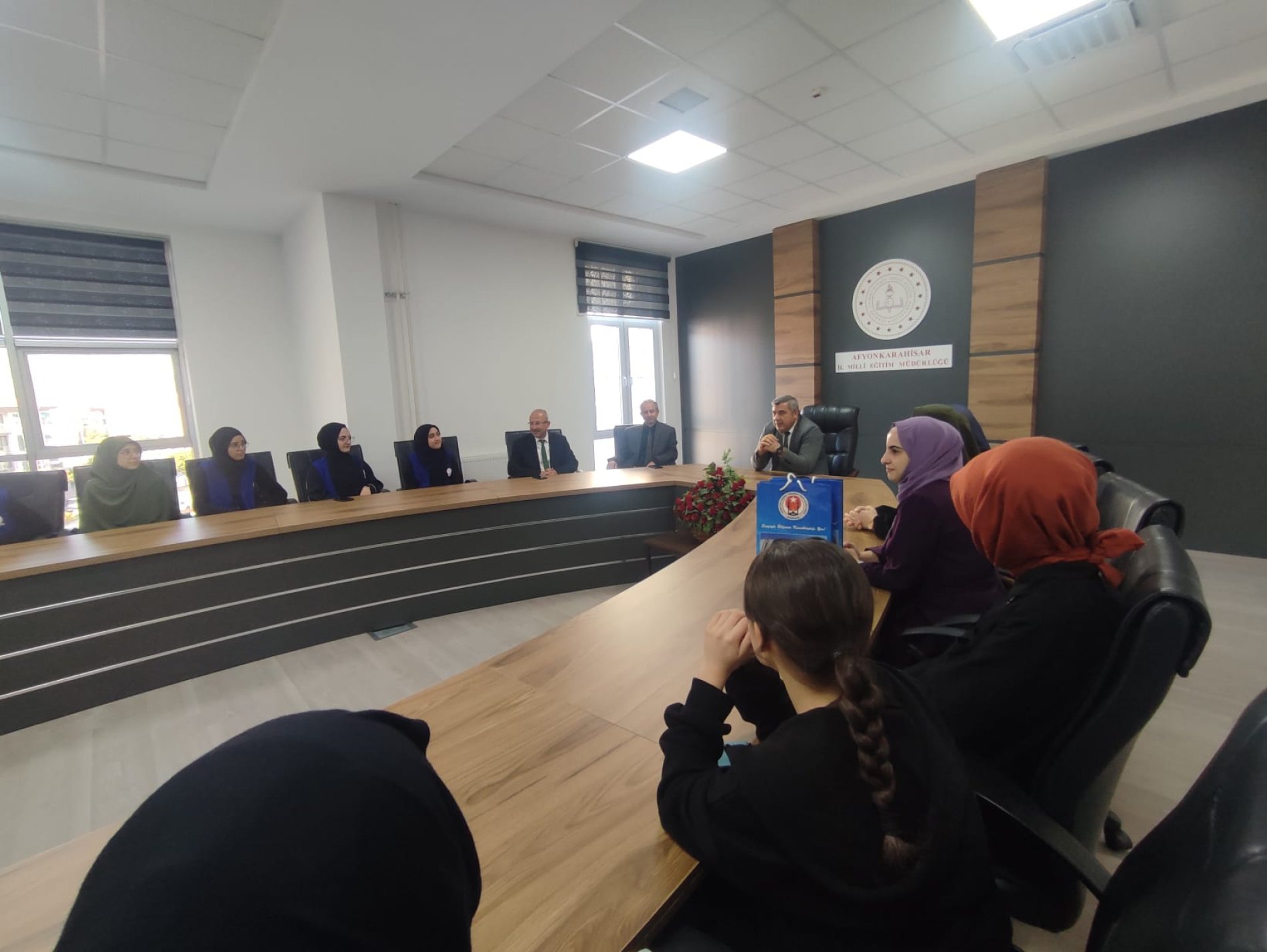 GİRESUNLU GENÇ SEYYAHLAR AFYONKARAHİSAR’A GELDİ