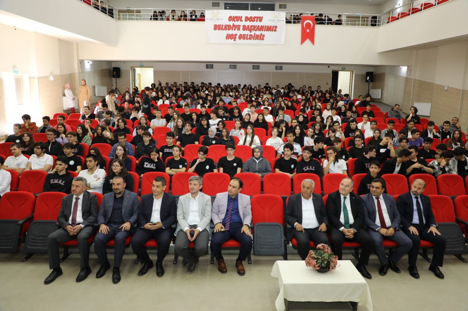 BAŞKAN ZEYBEK LİSE ÖĞRENCİLERİ İLE SÖYLEŞİYE KATILDI
