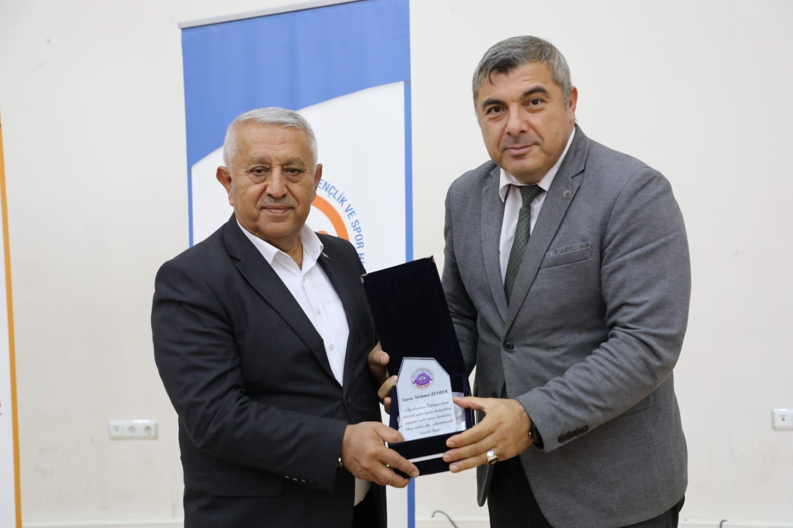 BAŞKAN ZEYBEK LİSE ÖĞRENCİLERİ İLE SÖYLEŞİYE KATILDI
