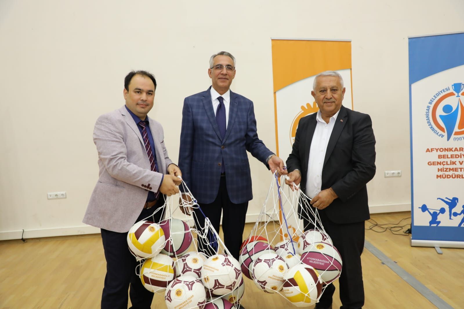 BAŞKAN ZEYBEK LİSE ÖĞRENCİLERİ İLE SÖYLEŞİYE KATILDI