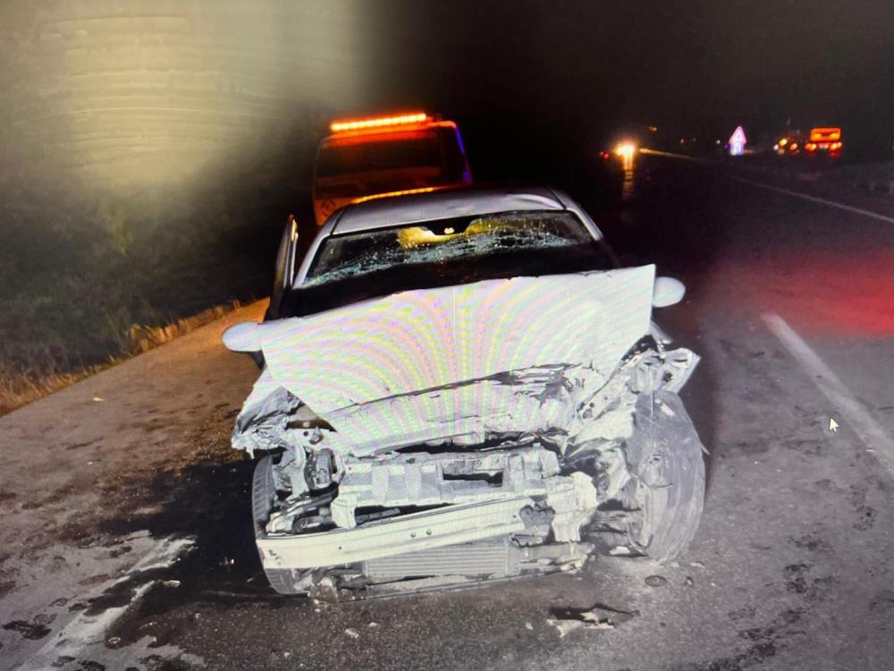 OTOMOBİL TIRA ÇARPTI: 1 ÖLÜ