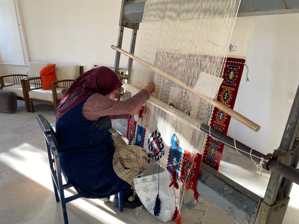 PAHALI ÇÜNKÜ EL EMEĞİ BAYAT KİLİMİ