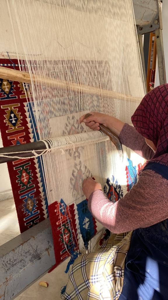 PAHALI ÇÜNKÜ EL EMEĞİ BAYAT KİLİMİ