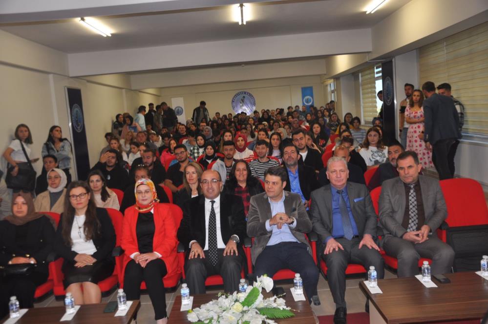 ÜNİVERSİTE ÖĞRENCİLERİNE ORYANTASYON EĞİTİMİ