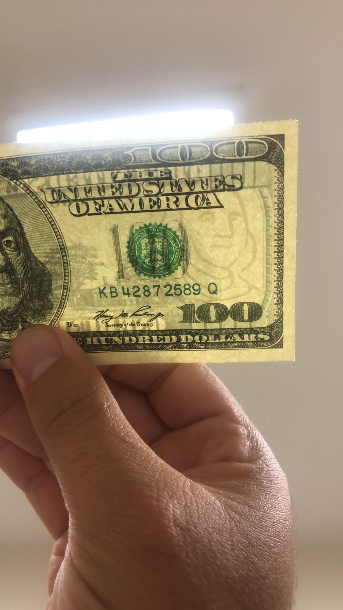 KALPAZANLAR DÖVİZ BÜROSUNDA SAHTE DOLARLA YAKALANDI