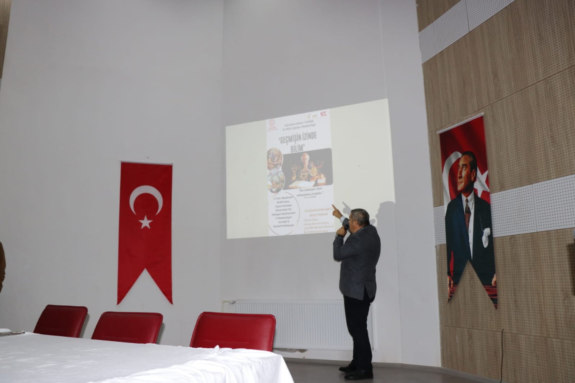 "GEÇMİŞİN İZİNDE BİLİM" ÇALIŞTAYLARI DEVAM EDİYOR