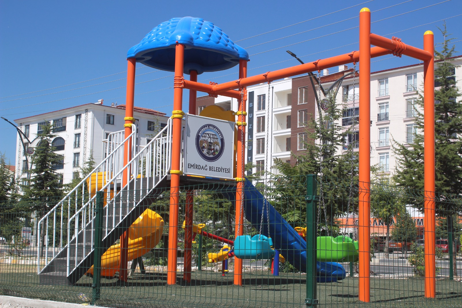 EMİRDAĞ BELEDİYESİ'NDEN YEŞİL ALAN VE PARK ATAĞI