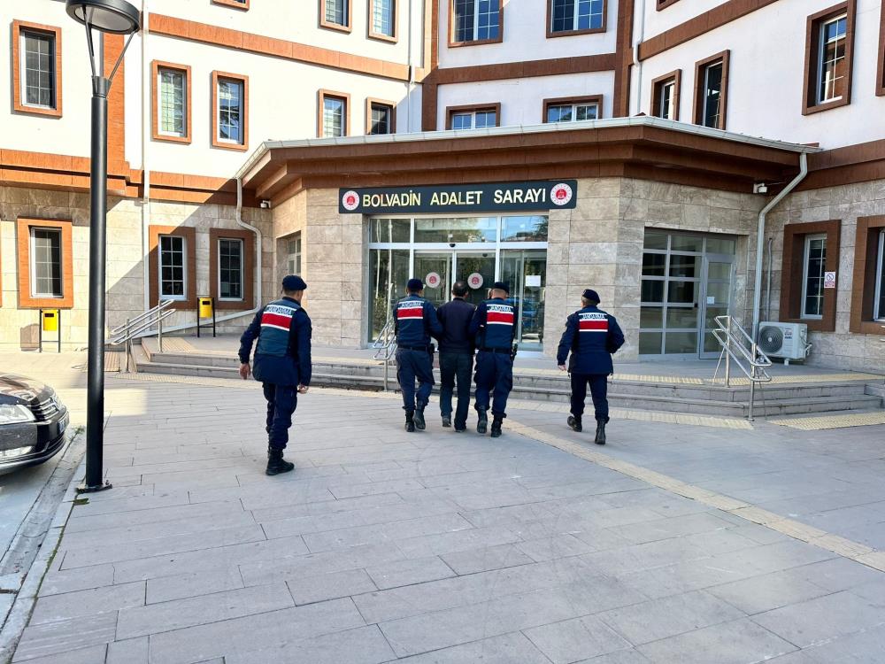 2 KİLOGRAMA YAKIN ESRAR İLE YAKALANAN ŞAHIS TUTUKLANDI