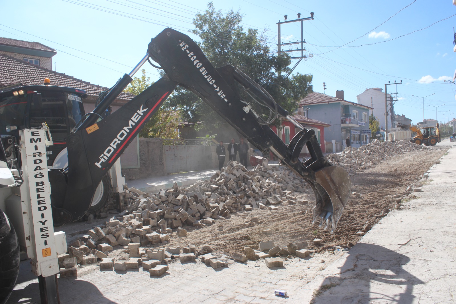 AFYON YOLUNDA ASFALT ÖNCESİ ÇALIŞMALAR DEVAM EDİYOR