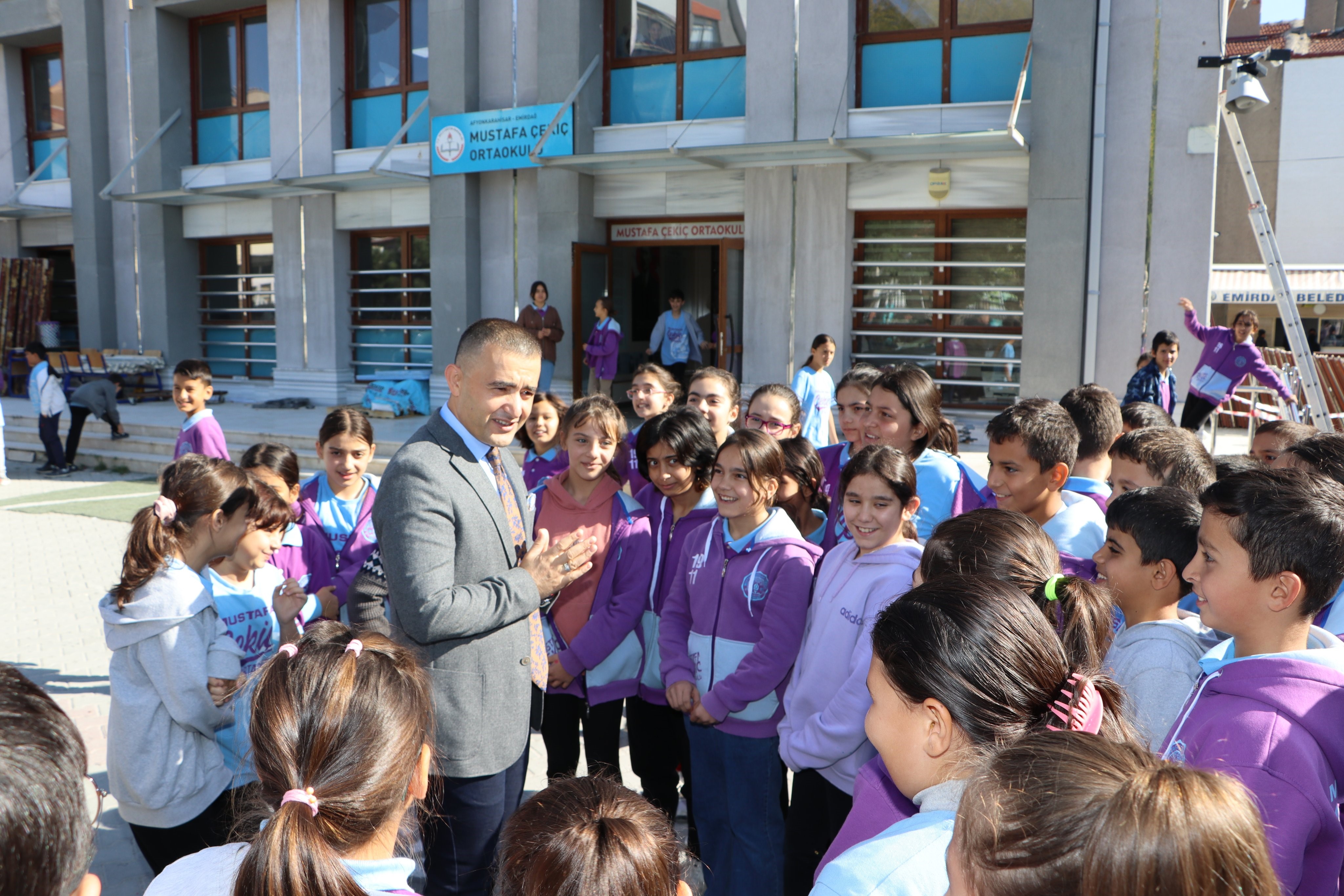MUSTAFA ÇEKİÇ ORTAOKULU’NDA TADİLAT ÇALIŞMALARI DEVAM EDİYOR