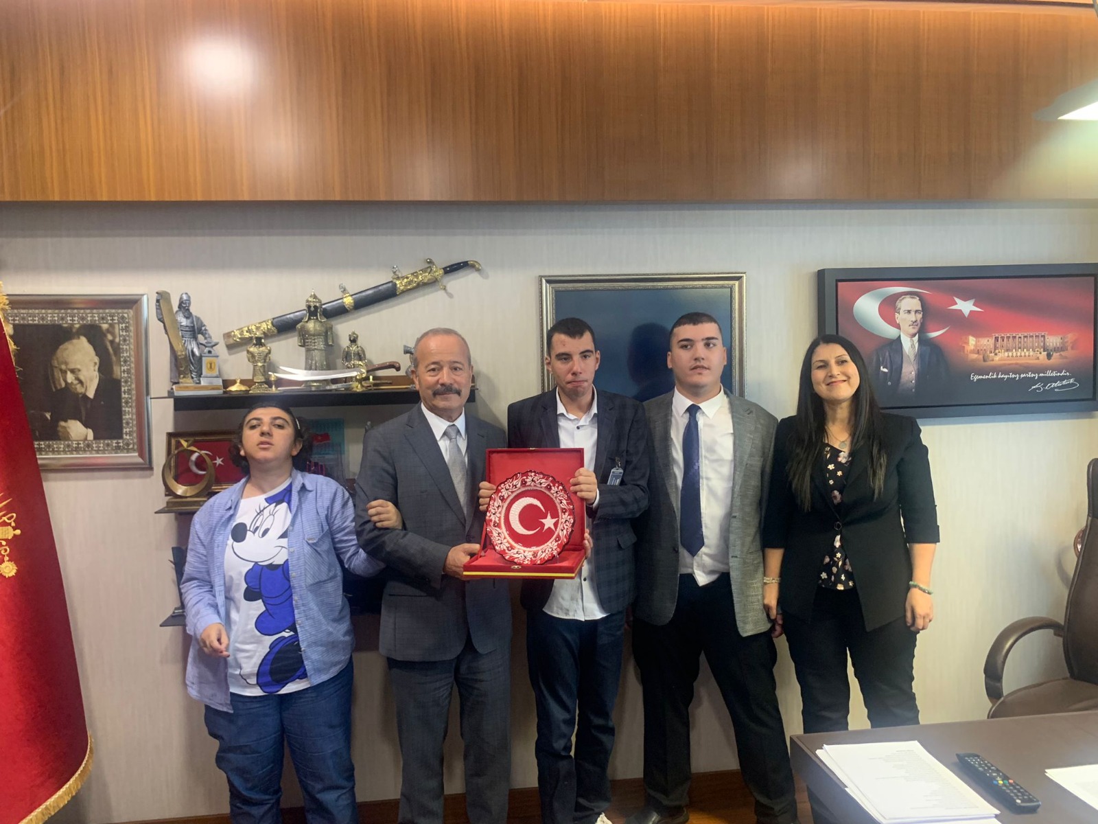 OTİZMLİ ÇOCUKLAR, MİLLETVEKİLİ TAYTAK'I TBMM'DE ZİYARET ETTİ