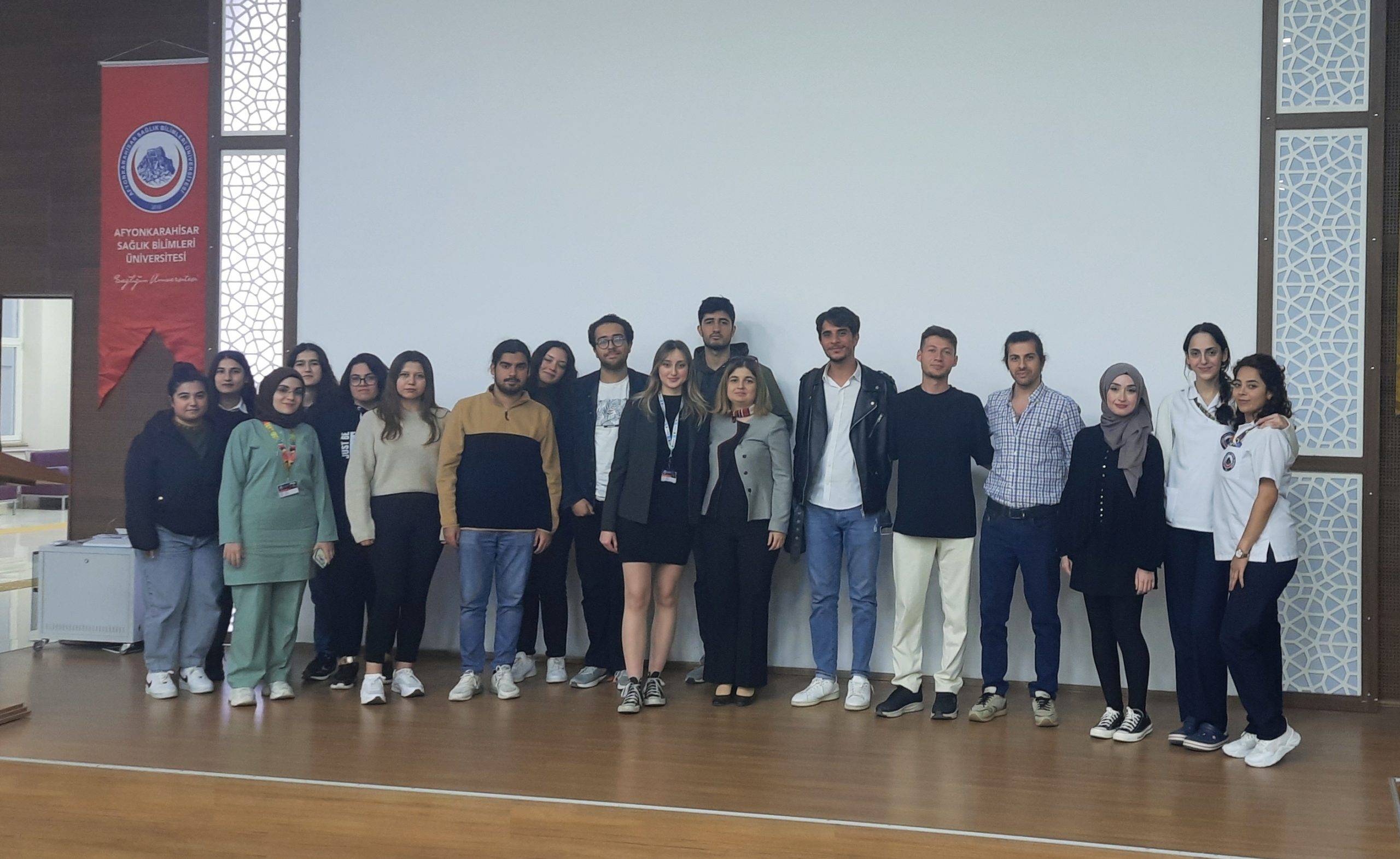AFSÜ ÖĞRENCİLERİ YURTDIŞI TECRÜBELERİNİ PAYLAŞTI
