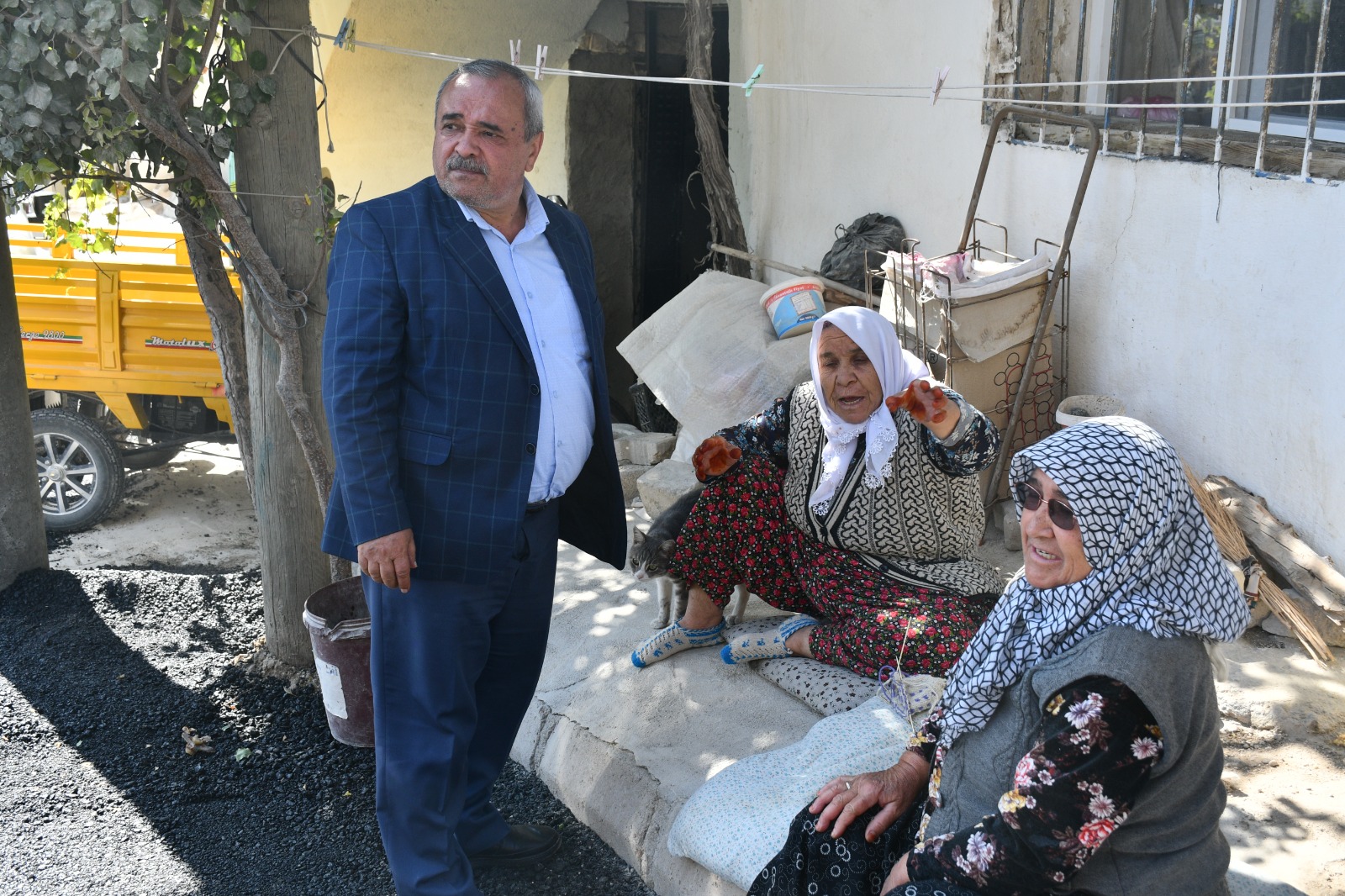 İSCEHİSAR’DA ASFALT ÇALIŞMALARI SÜRÜYOR